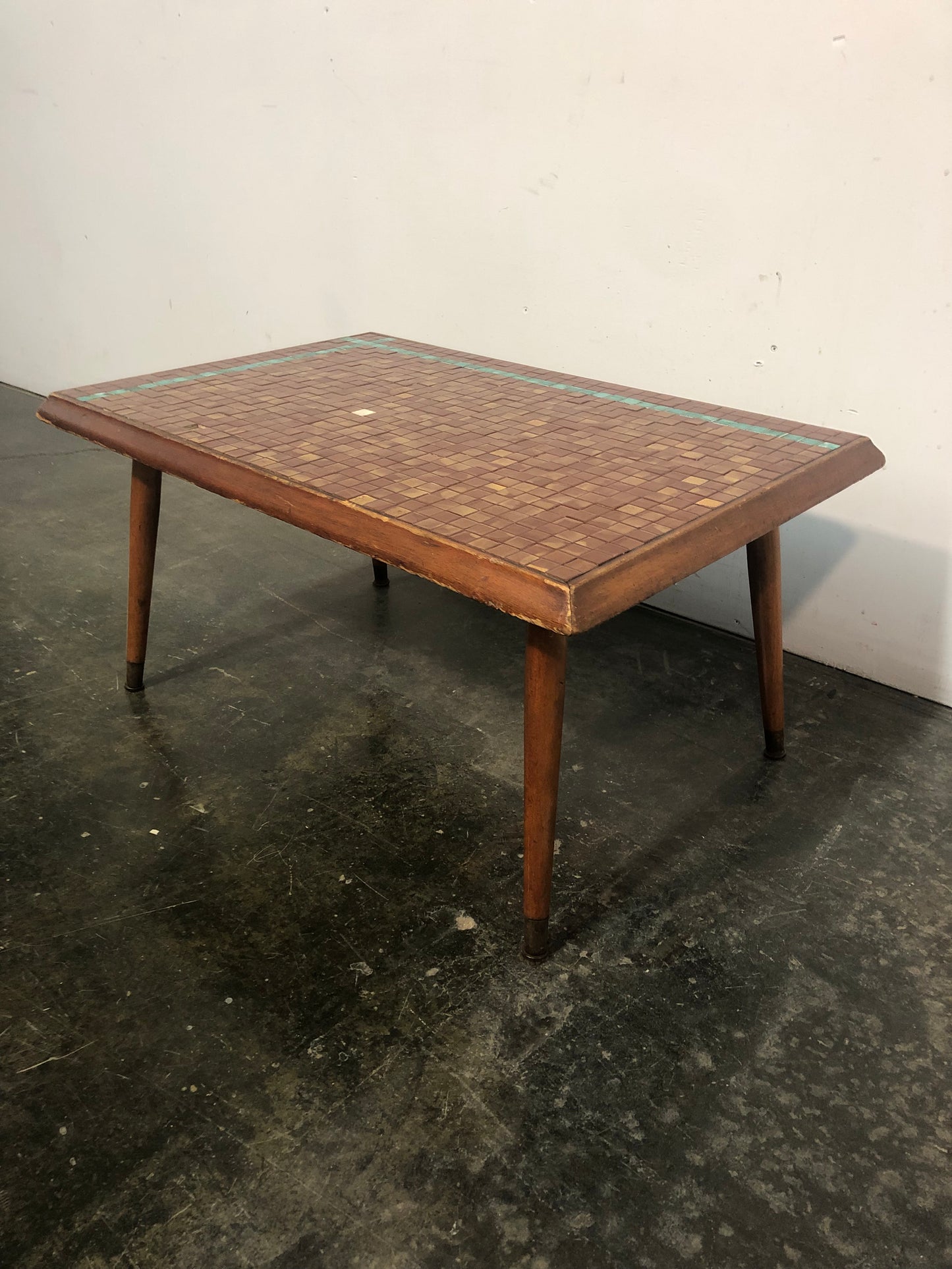 Table basse avec surface en céramique