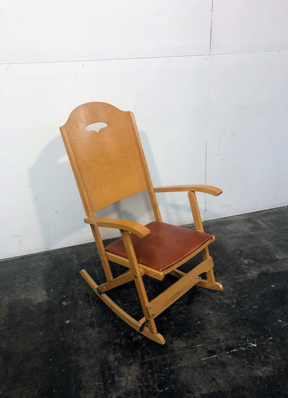 Chaise berçante pliante avec assise en vinyle