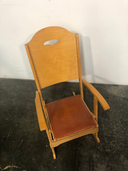 Chaise berçante pliante avec assise en vinyle