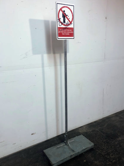Pancarte "Ne pas jeter ses ordures par terre"