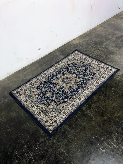 Petit tapis bleu style persan
