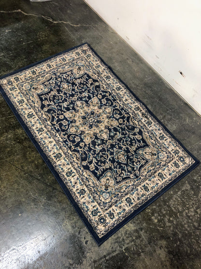 Petit tapis bleu style persan