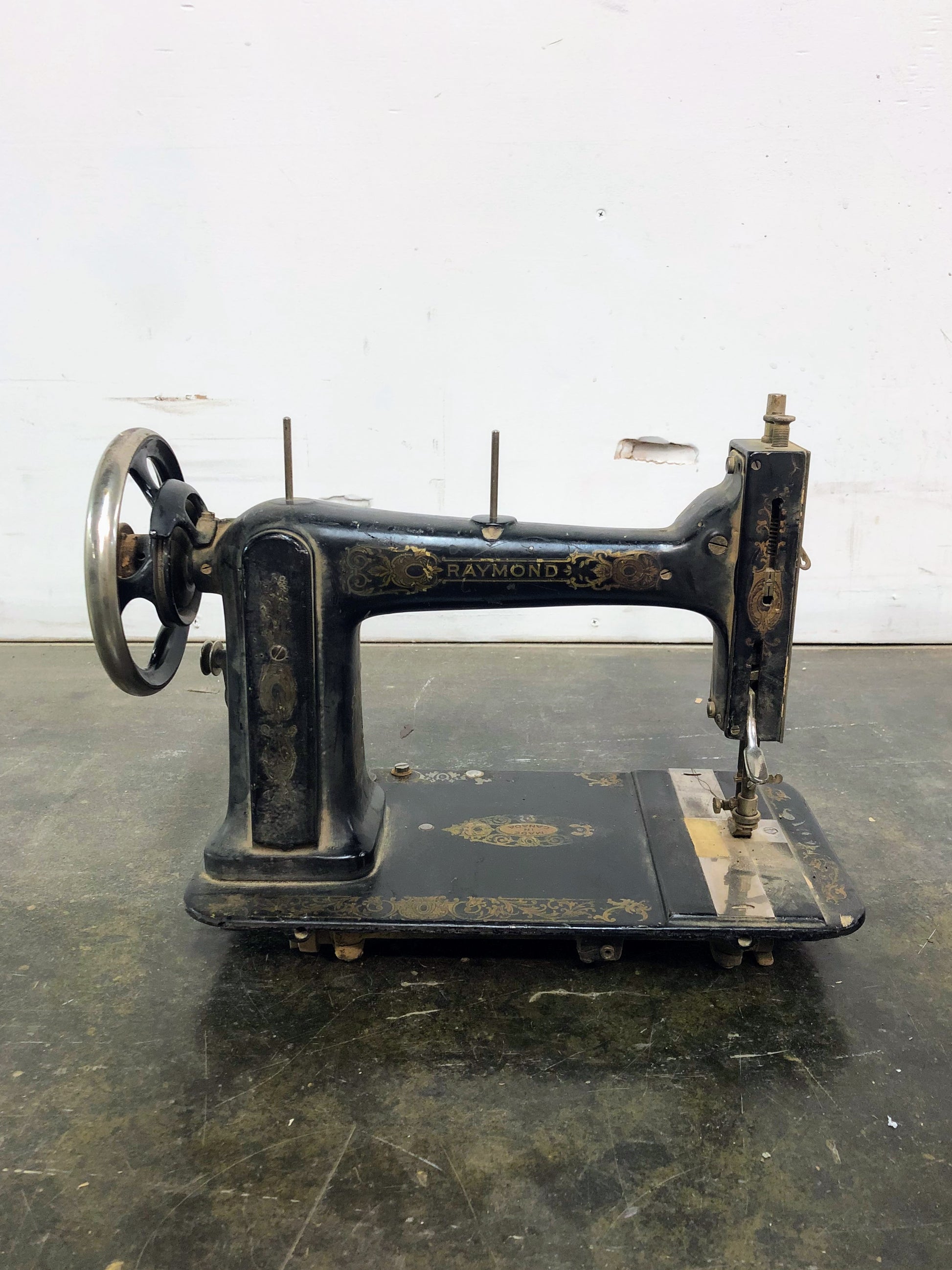 Machine à coudre ancienne pour la maison pas cher et solidaire Machine à coudre ancienne pour la maison pas cher et solidaire