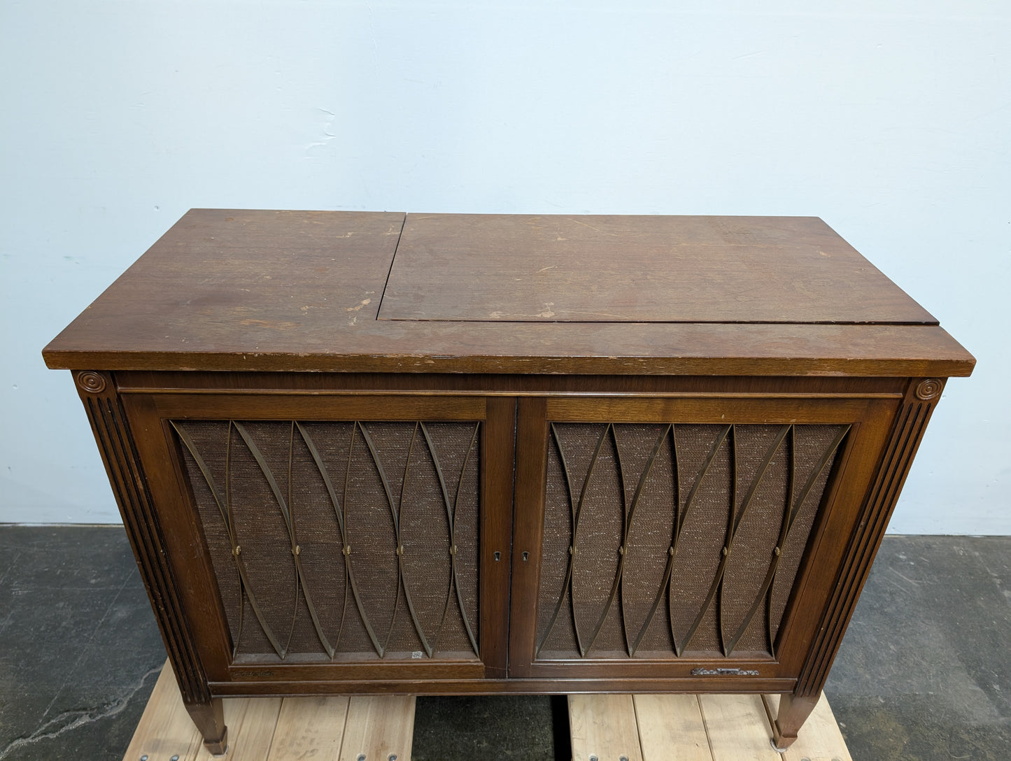 Meuble tourne-disque