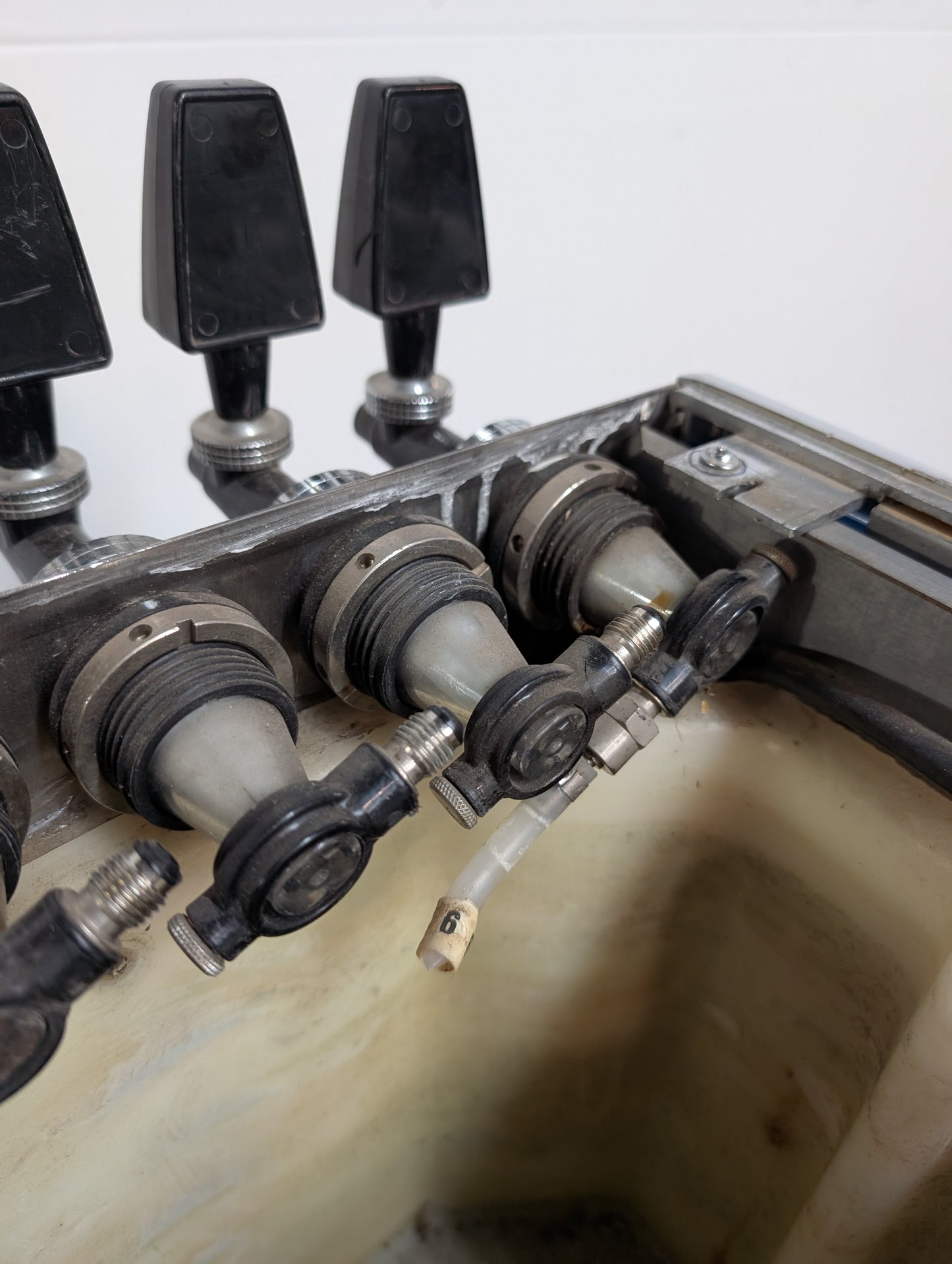 Distributeur de liqueurs en fontaine non fonctionnel