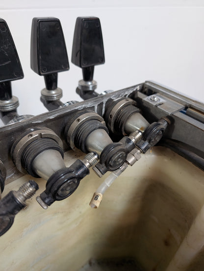 Distributeur de liqueurs en fontaine non fonctionnel