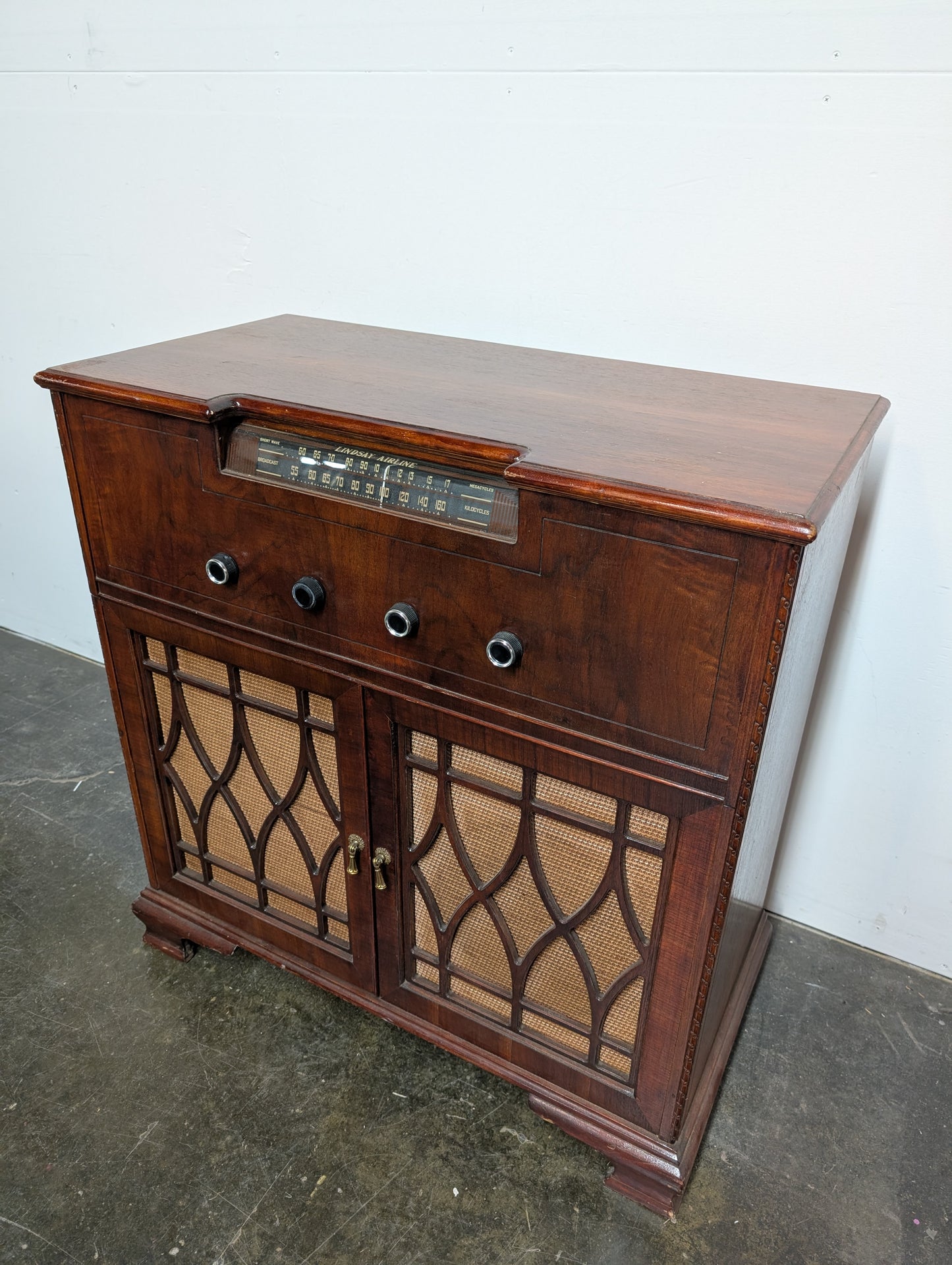 Meuble radio et table tournante