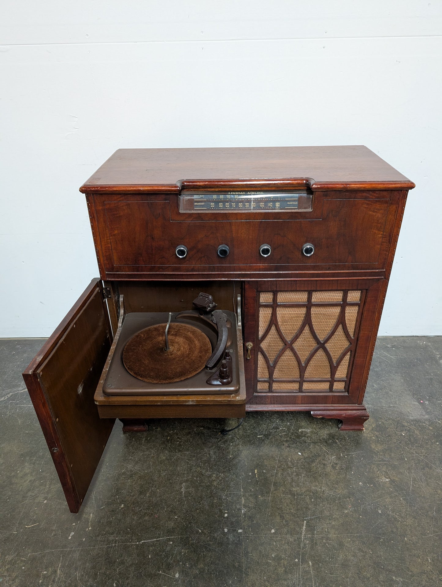 Meuble radio et table tournante