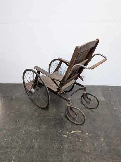 Chaise roulante antique