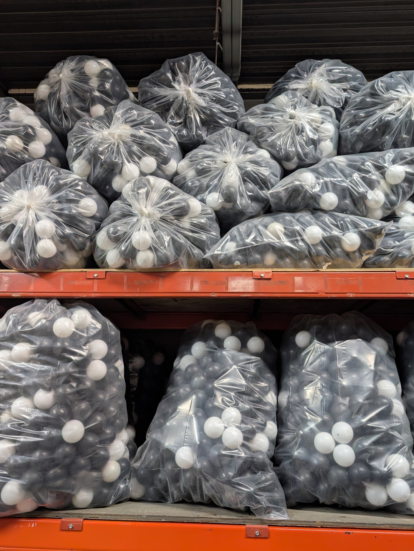 Balles noires et blanches