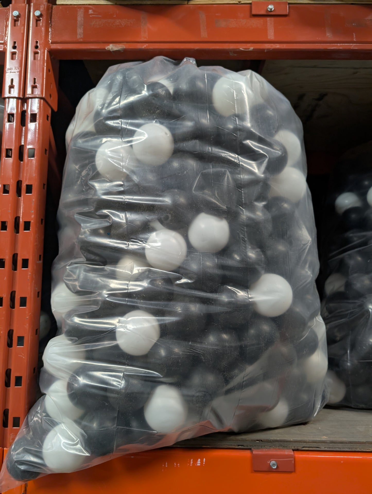 Balles noires et blanches