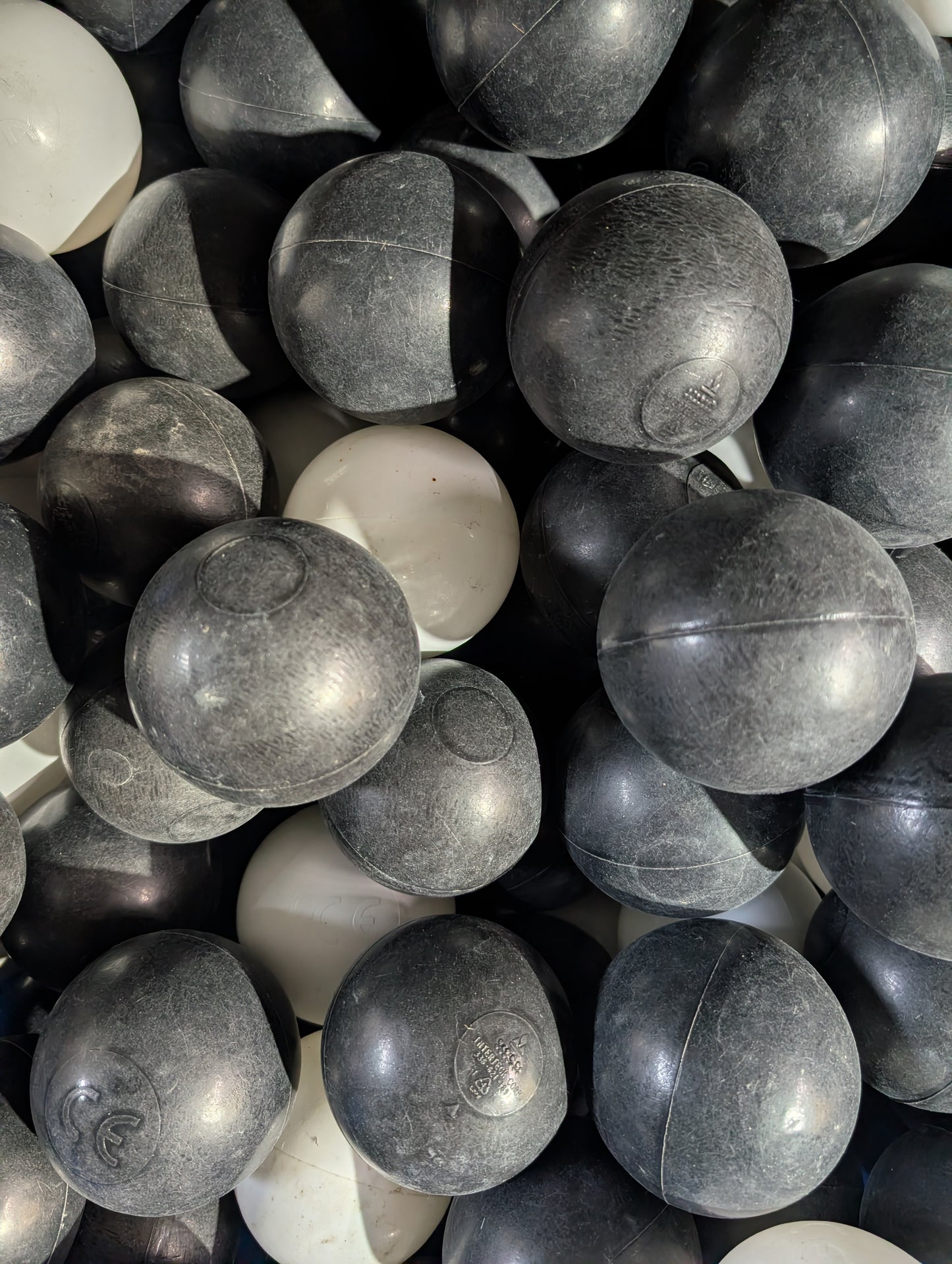 Balles noires et blanches