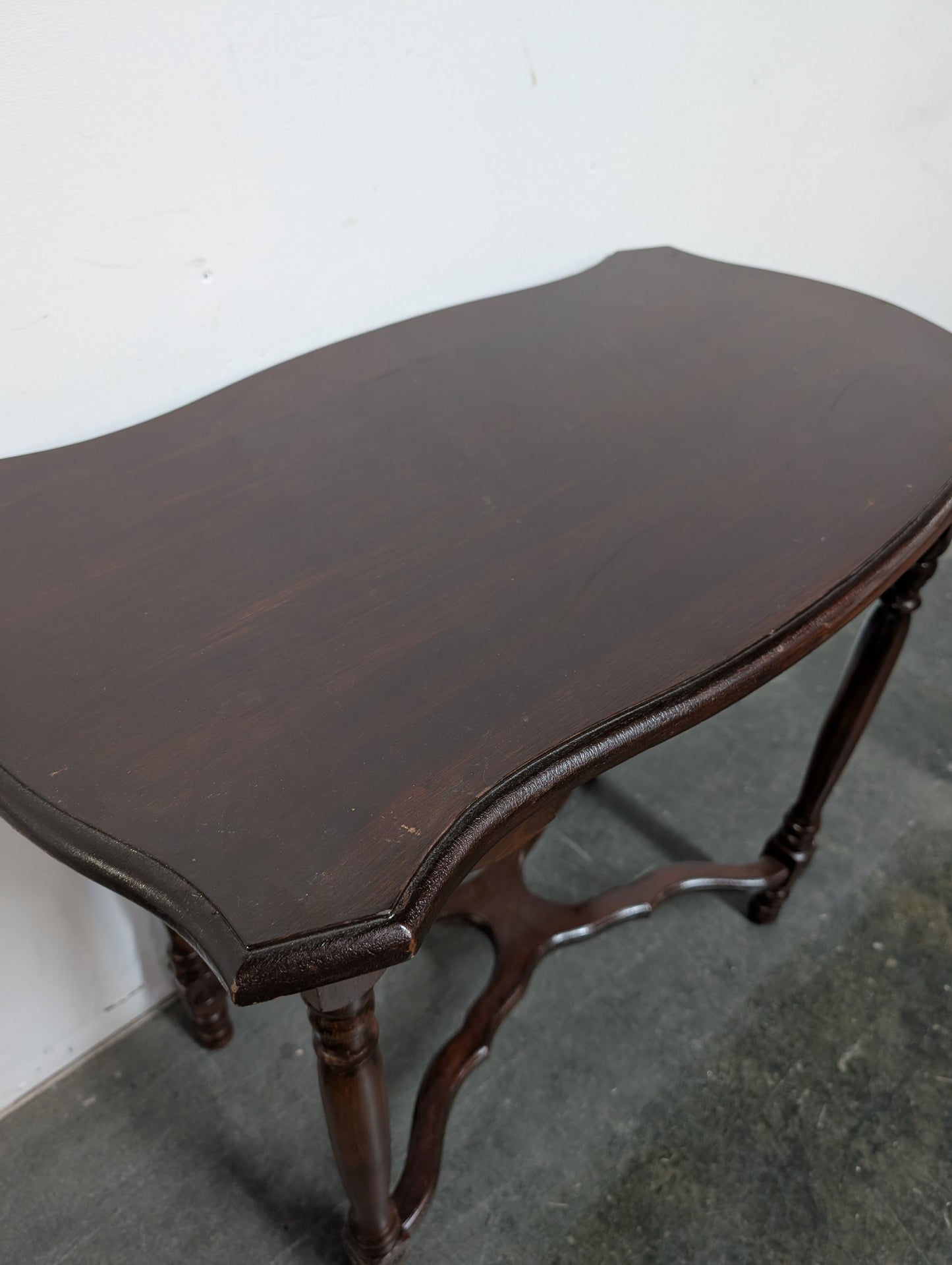 Petite table console