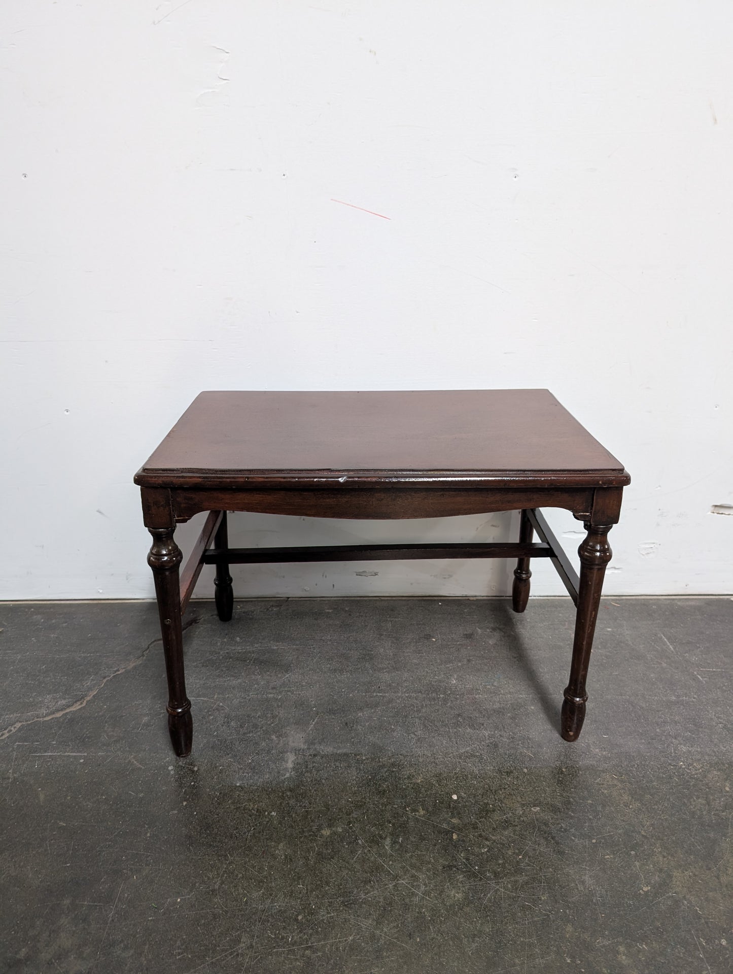 Petite table basse en bois