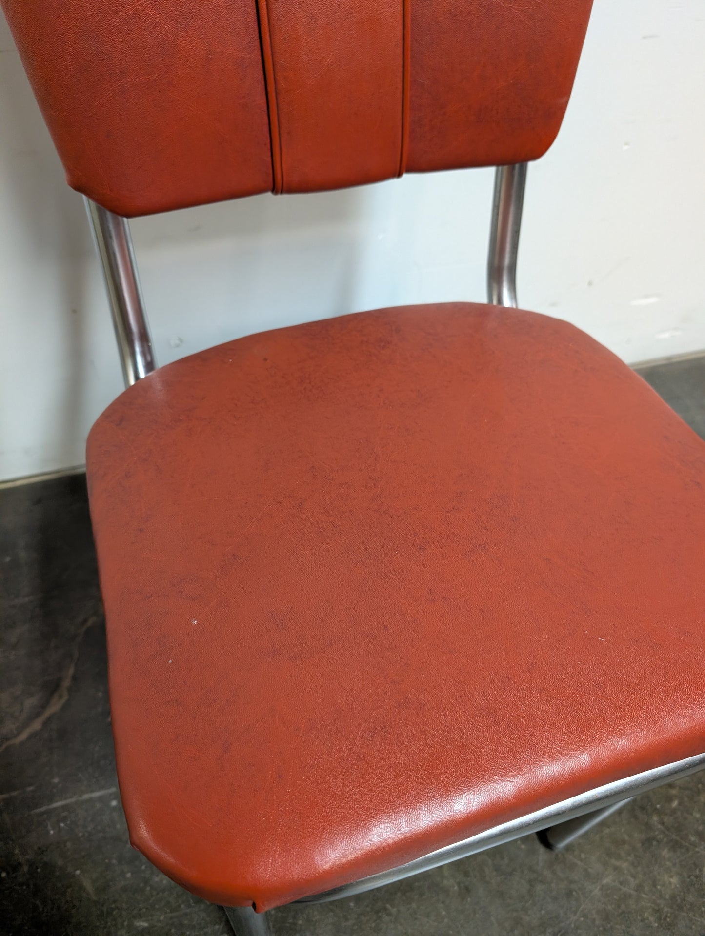 Chaise rétro orange