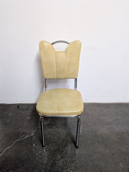 Chaise rétro jaune