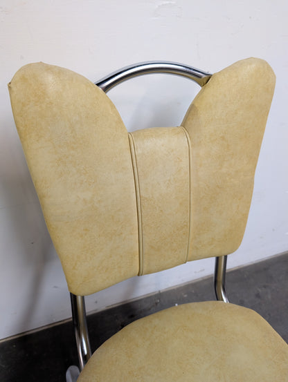 Chaise rétro jaune