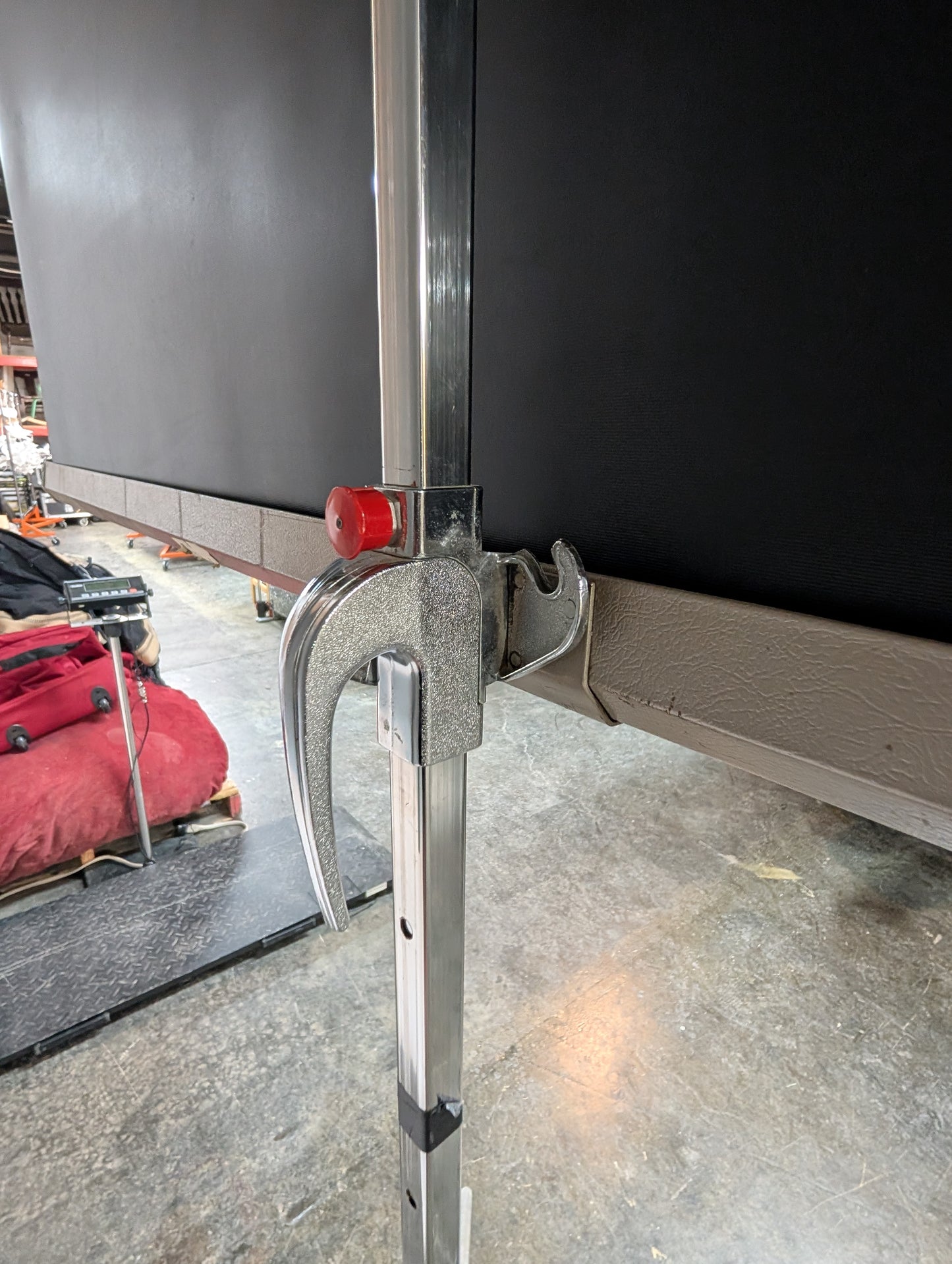 Écran de projection sur pied