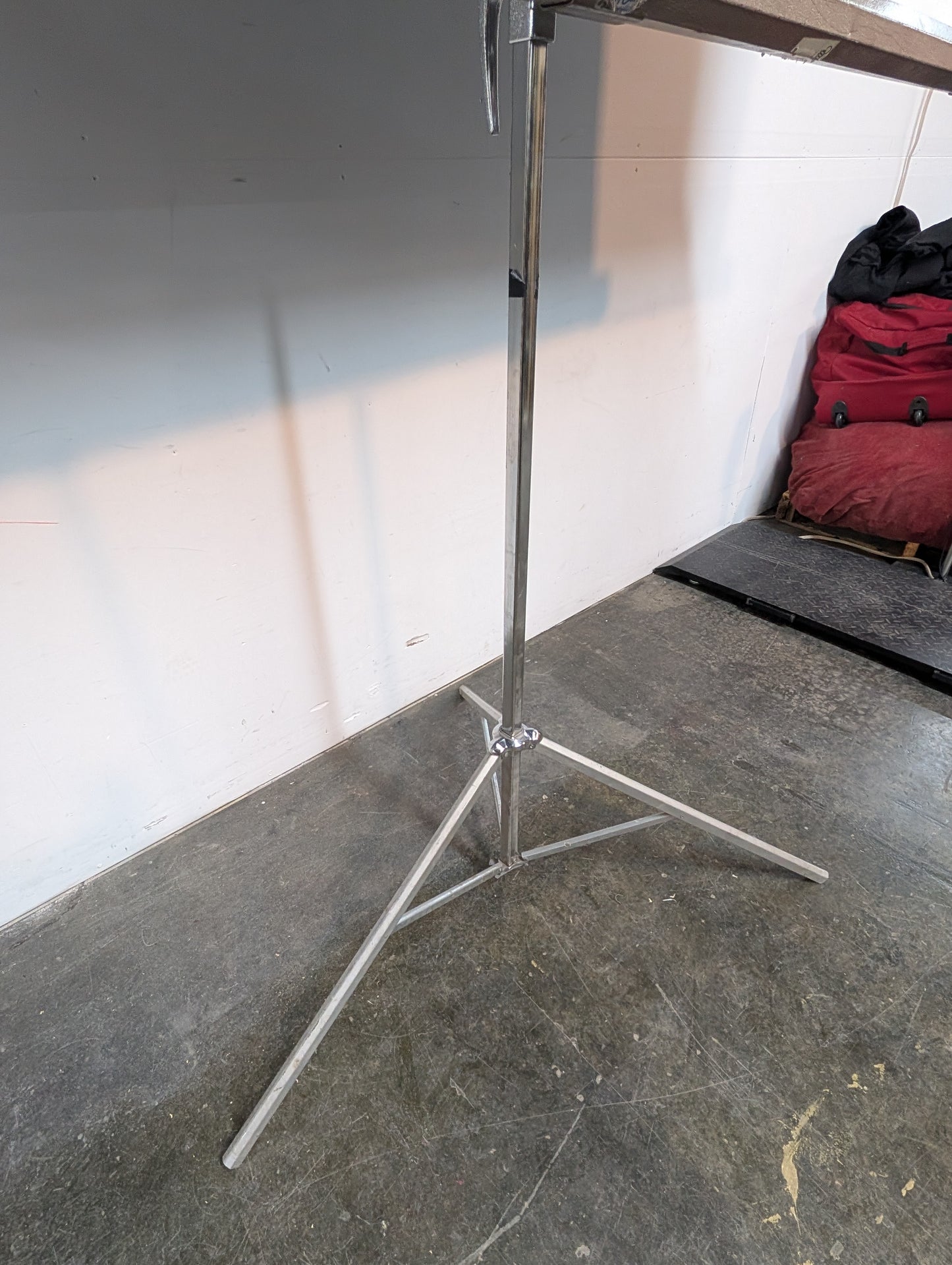 Écran de projection sur pied