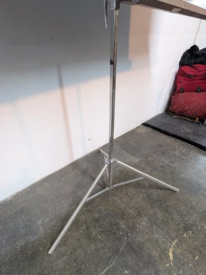 Écran de projection sur pied