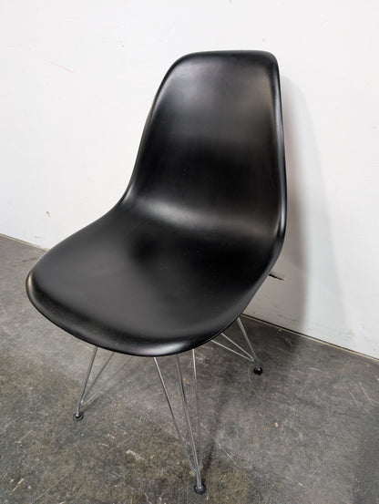 Chaise noire