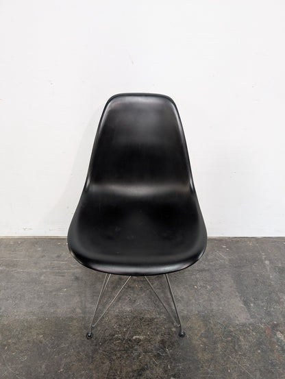 Chaise noire