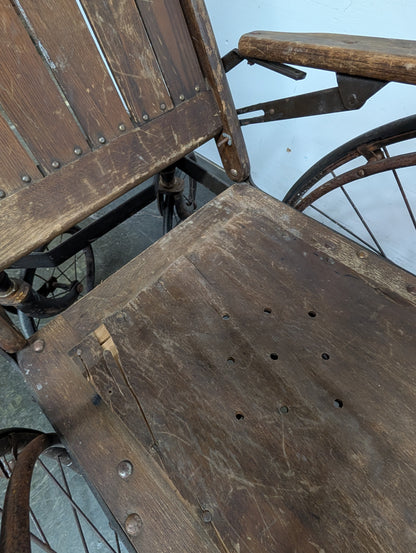 Chaise roulante antique