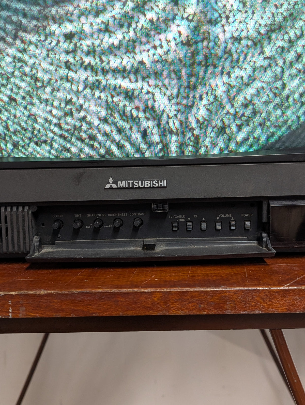 Télévision cathodique Mitsubishi 18"