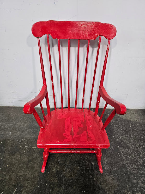 Chaise berçante rouge