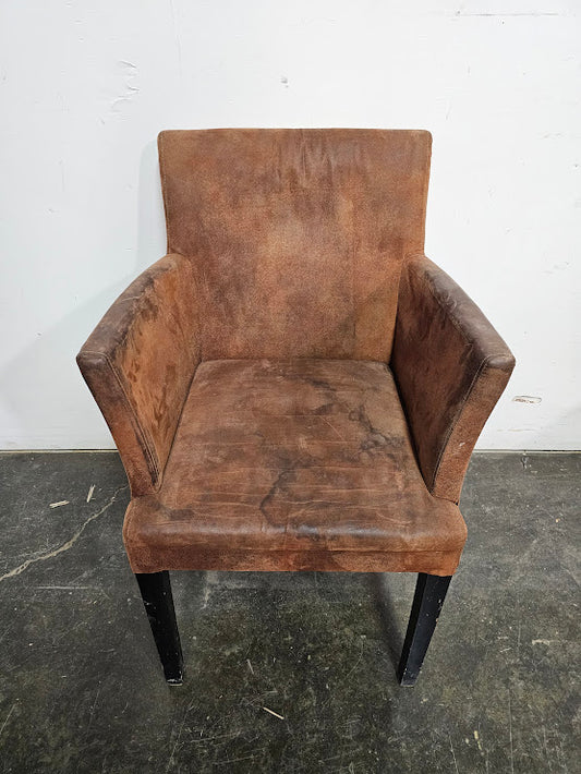 Petit fauteuil en cuir