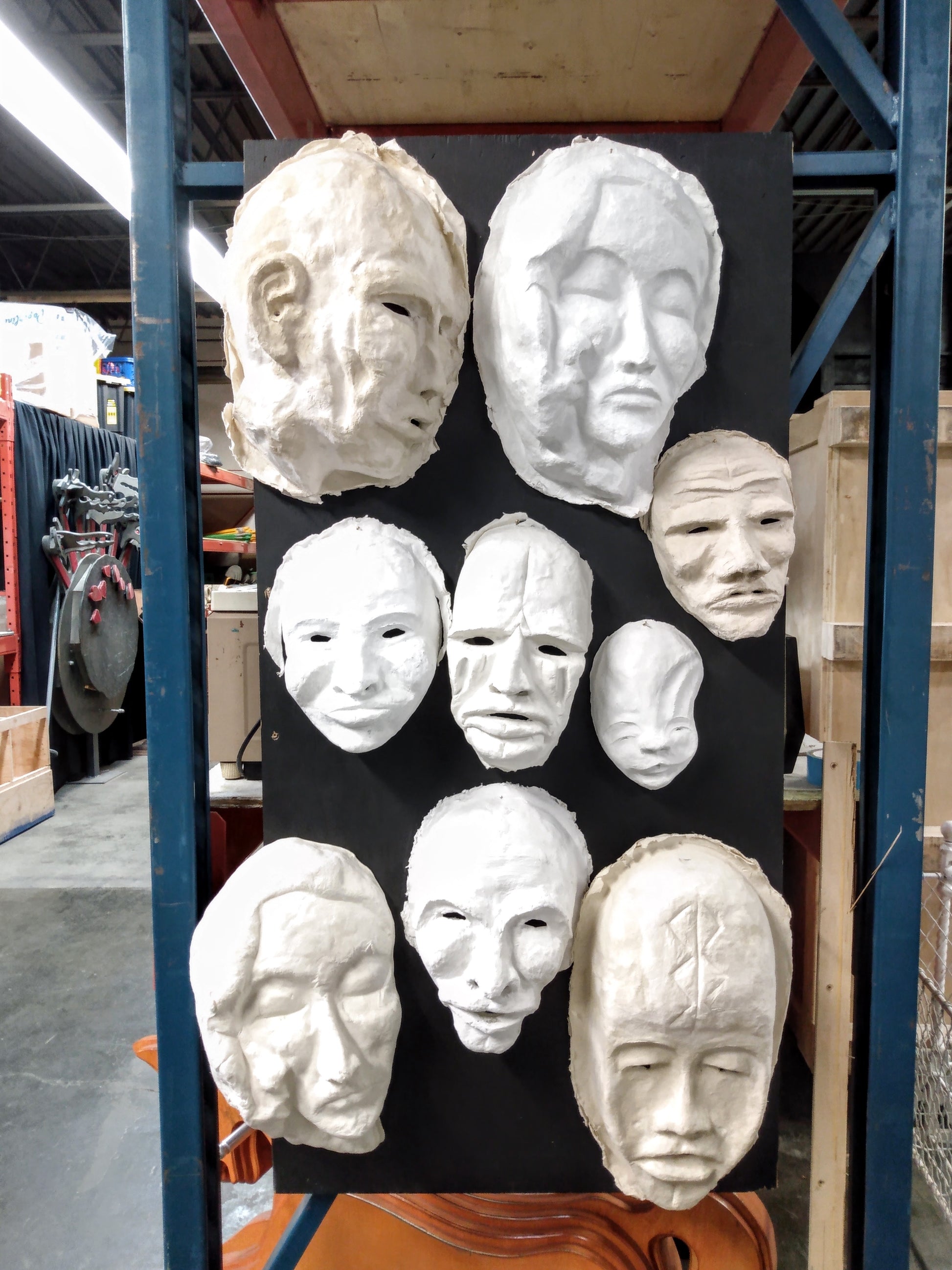 Les masques en papier mâché de Yevgeniya Kilupe • Plumetis Magazine
